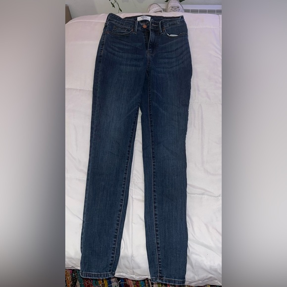 Denizen from Levi's Denim - only worn like twice. size 2 high rise skinny levi jeans